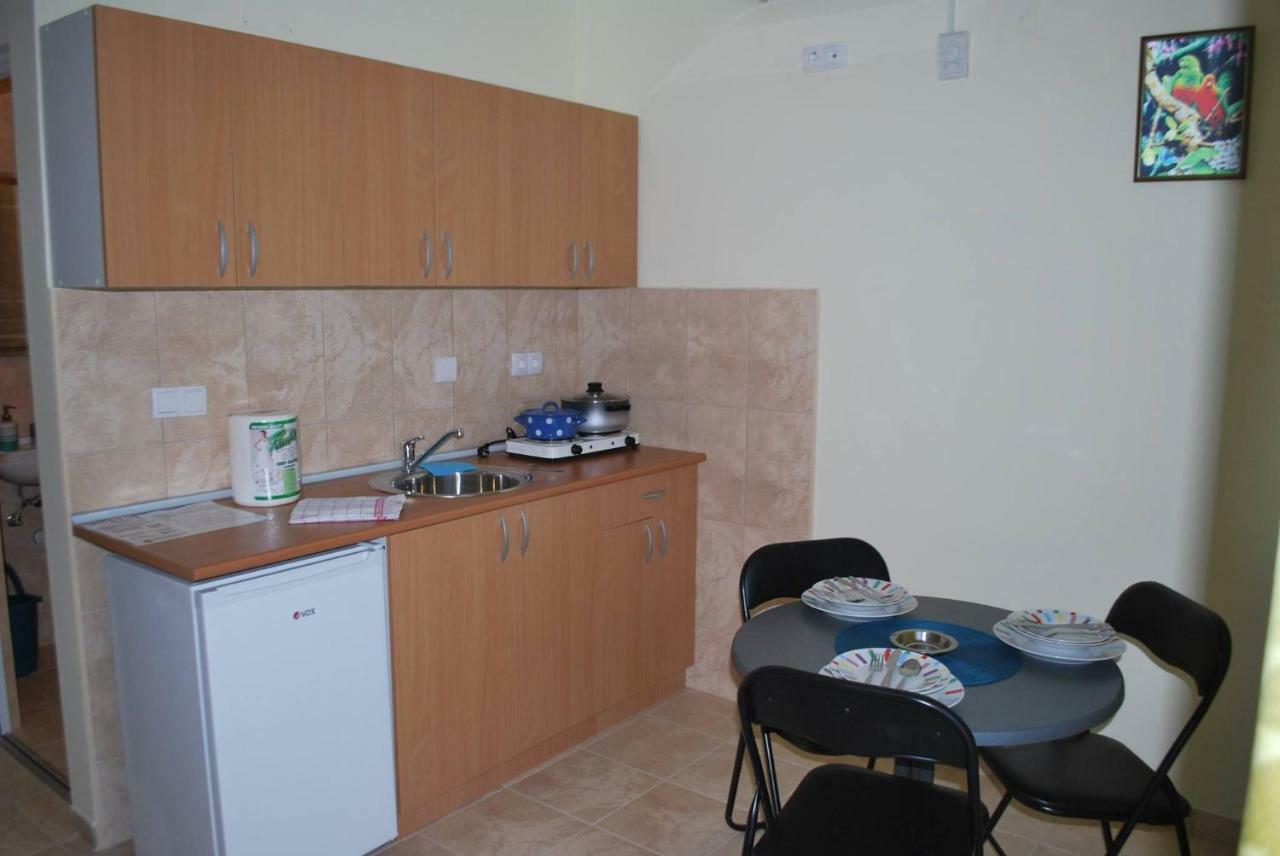 Aparthotel Prenociste Leona Veliko Gradište Zewnętrze zdjęcie