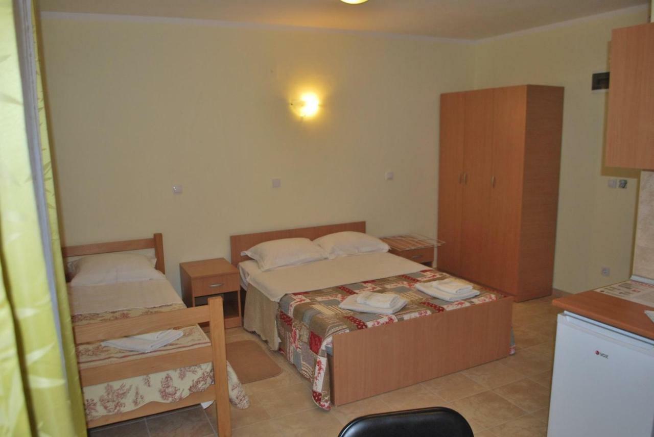 Aparthotel Prenociste Leona Veliko Gradište Zewnętrze zdjęcie